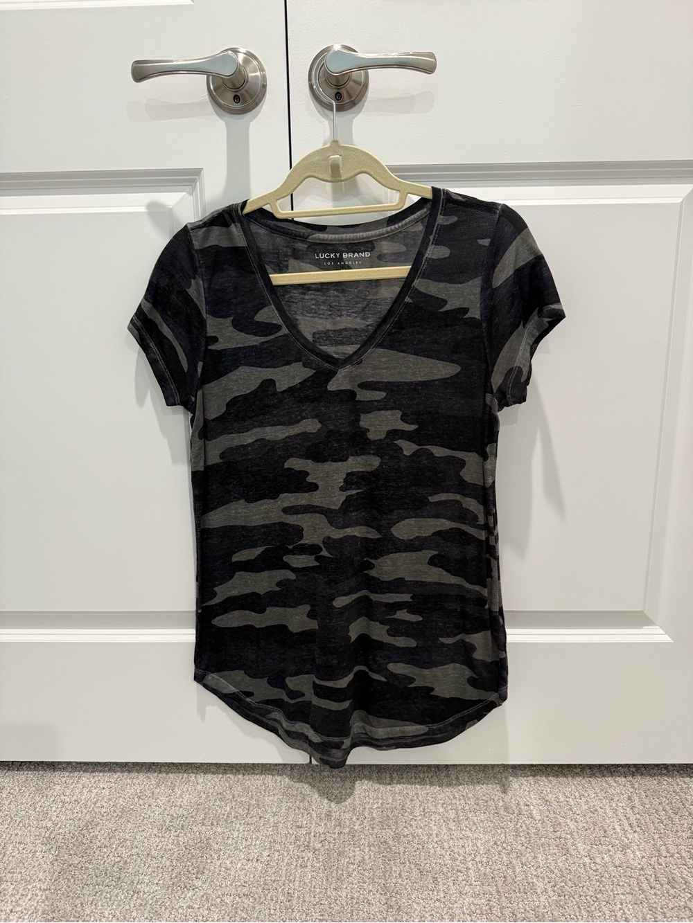Lucky Brand Black & Gray Camouflage V-Neck Tee